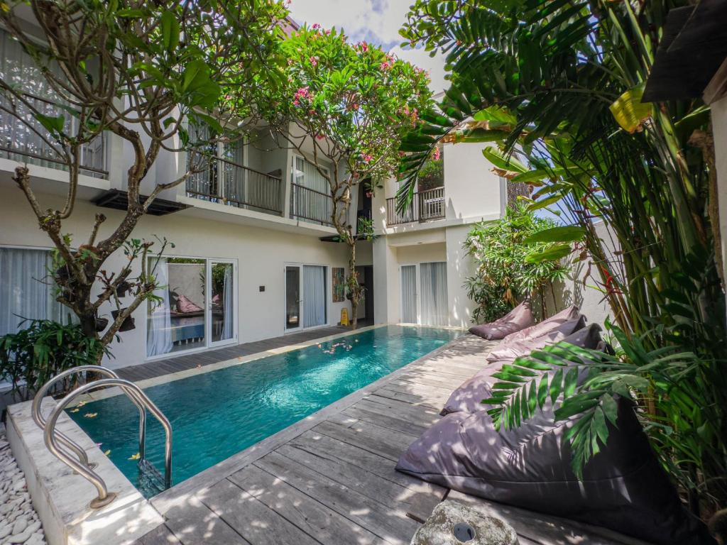 Hola Seminyak Hola Seminyak