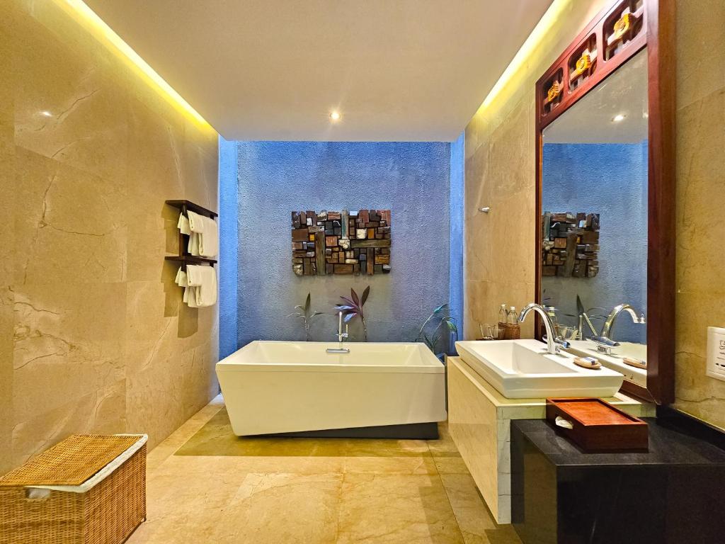 Seminyak Icon - by Karaniya Experience - CHSE certified Seminyak Icon - by Karaniya Experience - CHSE certified