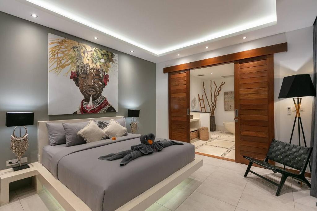 Amazing 4 BR villa with garden, pool in Seminyak Amazing 4 BR villa with garden, pool in Seminyak