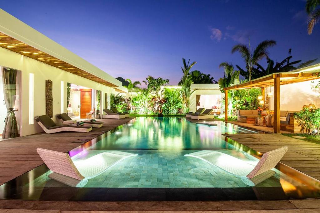 Seminyak 5 bd villa avec Chill-out extérieur Seminyak 5 bd villa avec Chill-out extérieur
