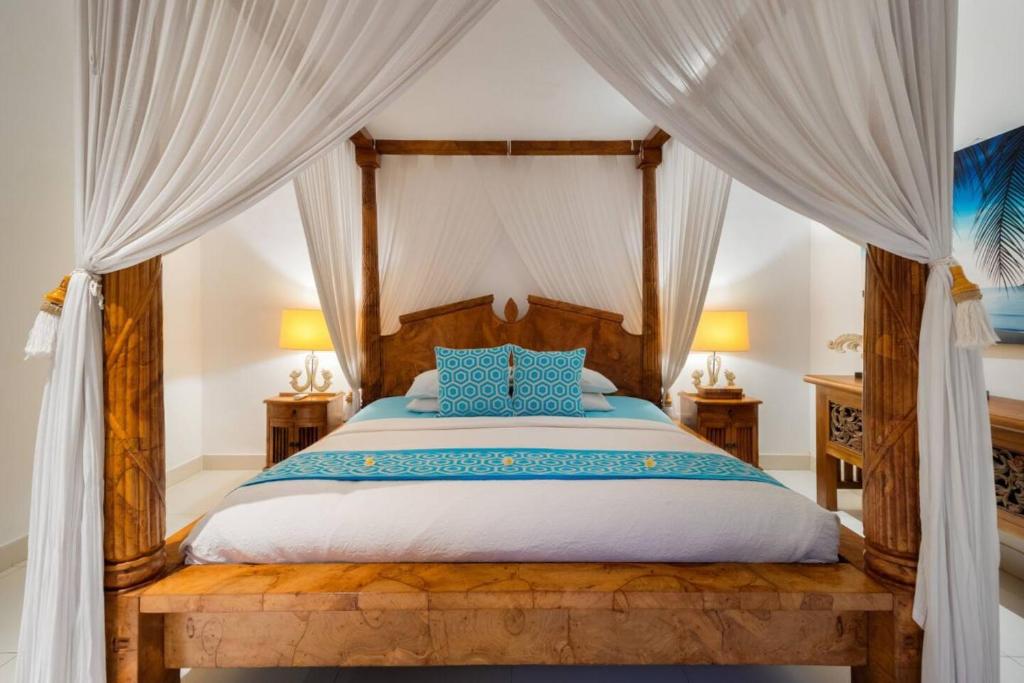 Super Value 3 Bed, Central Seminyak, Walk To Beach