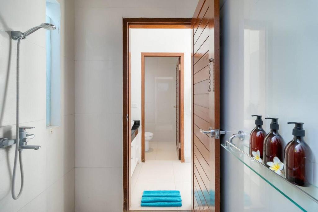 Super Value 3 Bed, Central Seminyak, Walk To Beach