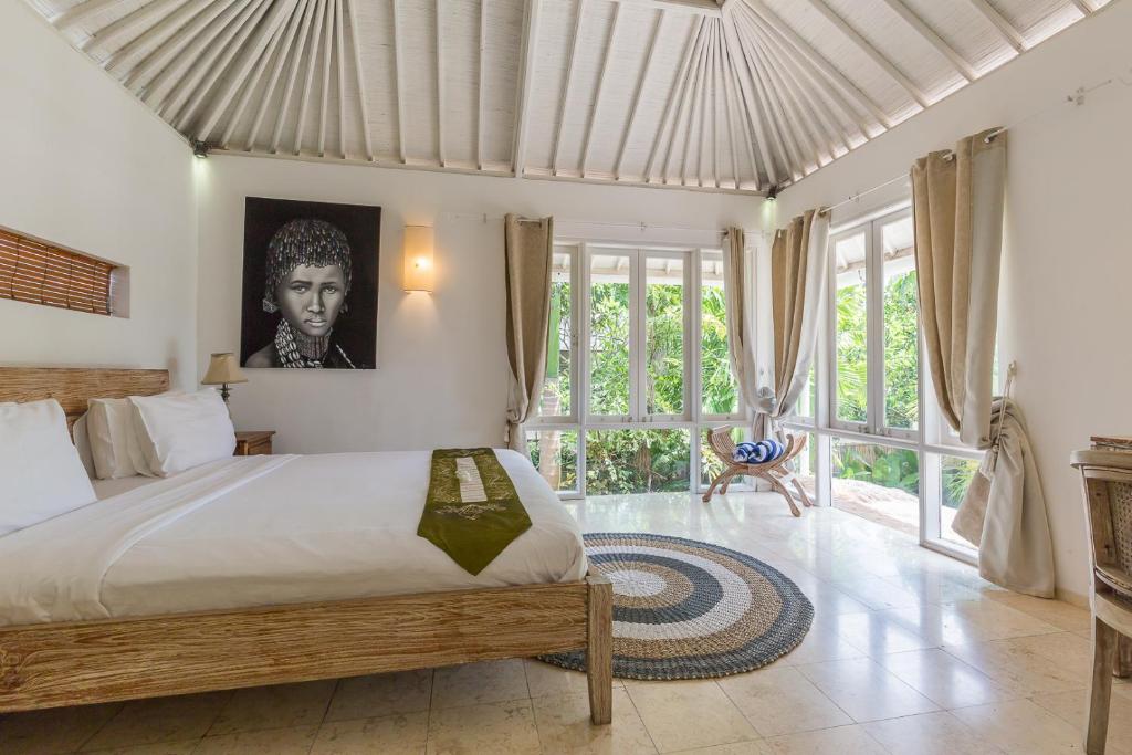Villa Sarah 4 chambres près de la plage Oberoi Seminyak Villa Sarah 4 chambres près de la plage Oberoi Seminyak