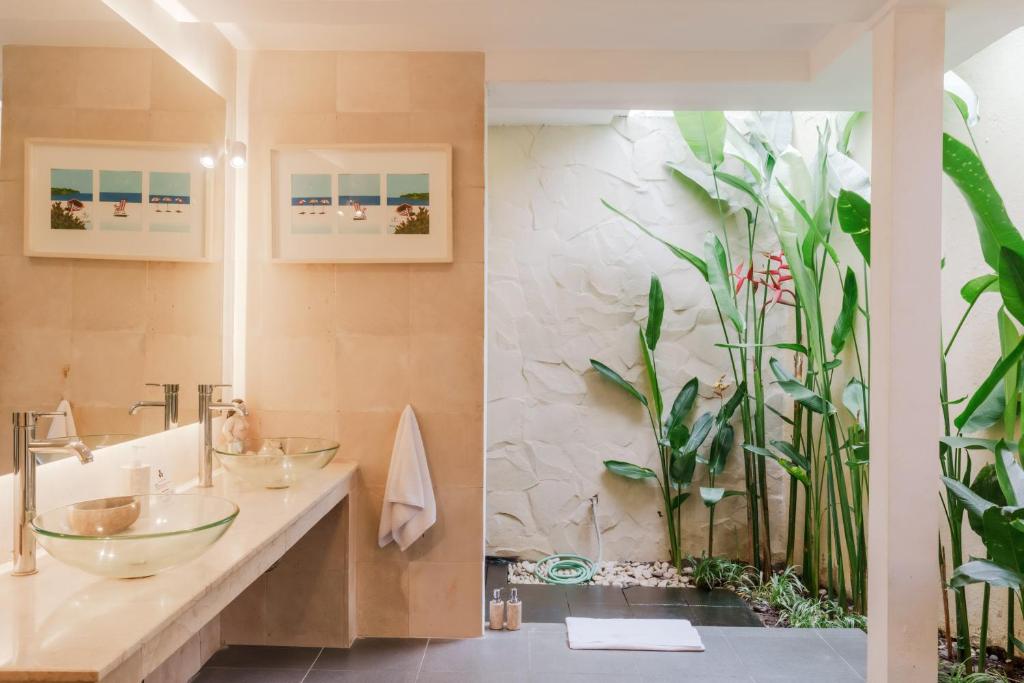 Villa Taman Rahasia, Sitara Villa Group