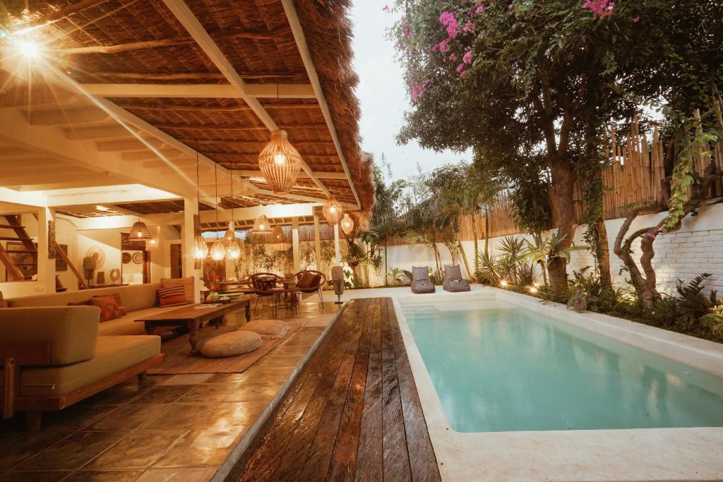 Oma Villa - A tropical sanctuary of Seminyak Oma Villa - A tropical sanctuary of Seminyak