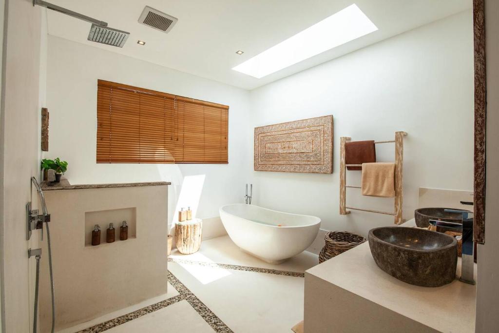 Modern 4bd villa, amazing location in Seminyak Modern 4bd villa, amazing location in Seminyak