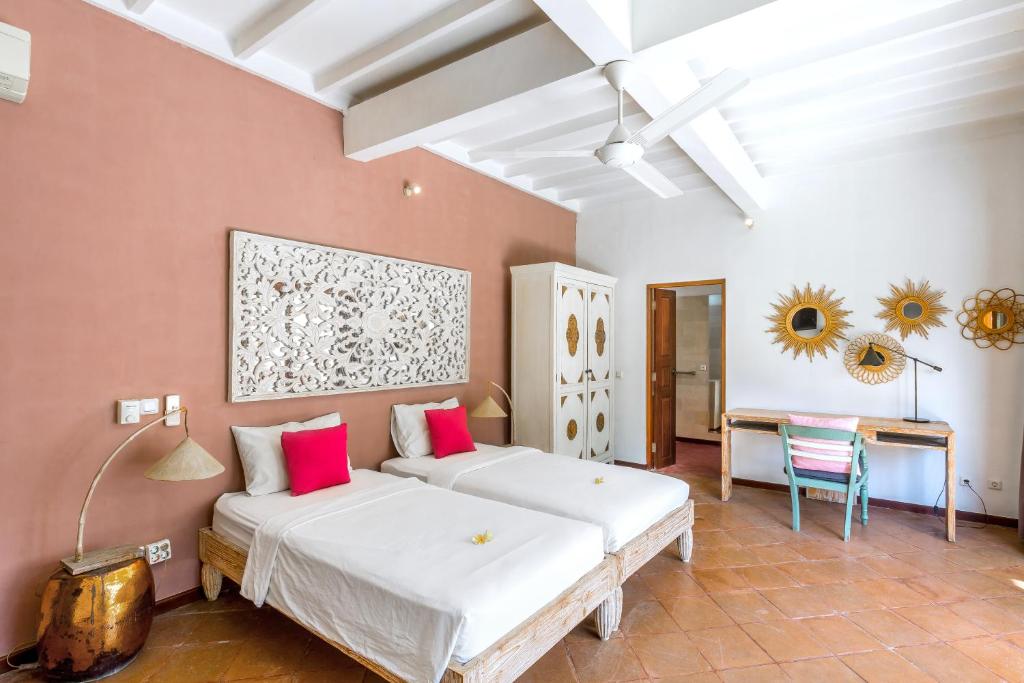 La Villa Oberoi (2 BR) La Villa Oberoi (2 BR)