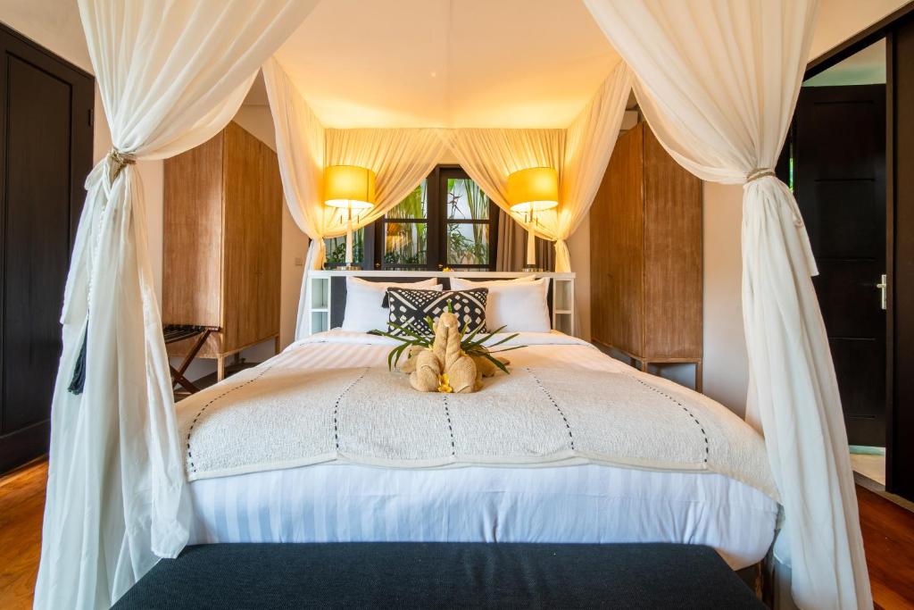 Lotus Luxury Villa Seminyak Lotus Luxury Villa Seminyak