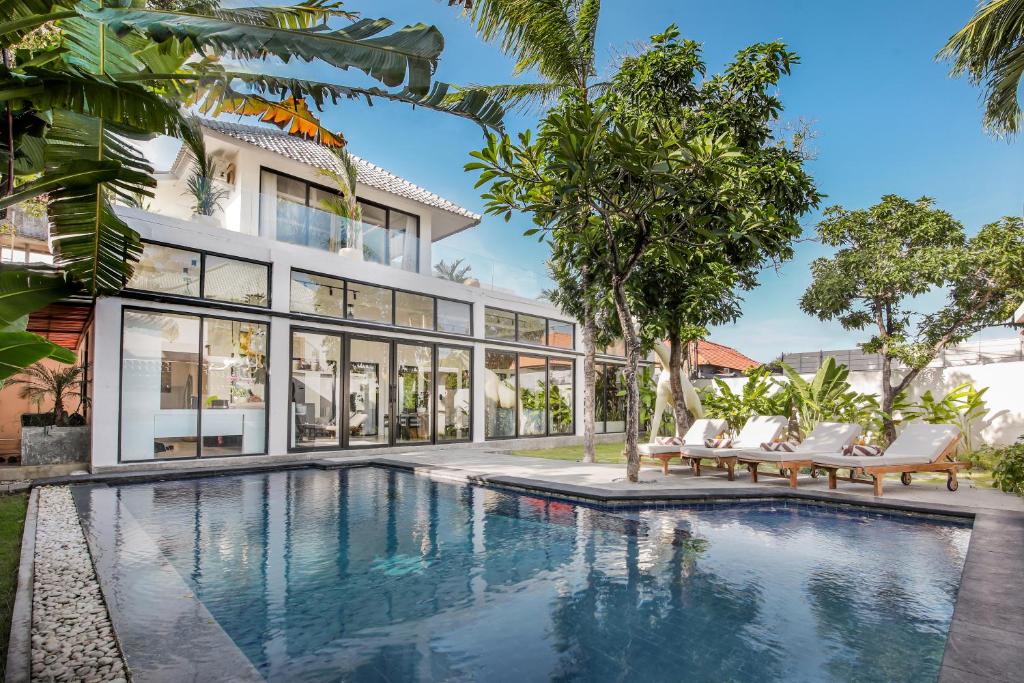 Villa Giraffe Seminyak, 4br short walk to Potato Head Villa Giraffe Seminyak, 4br short walk to Potato Head