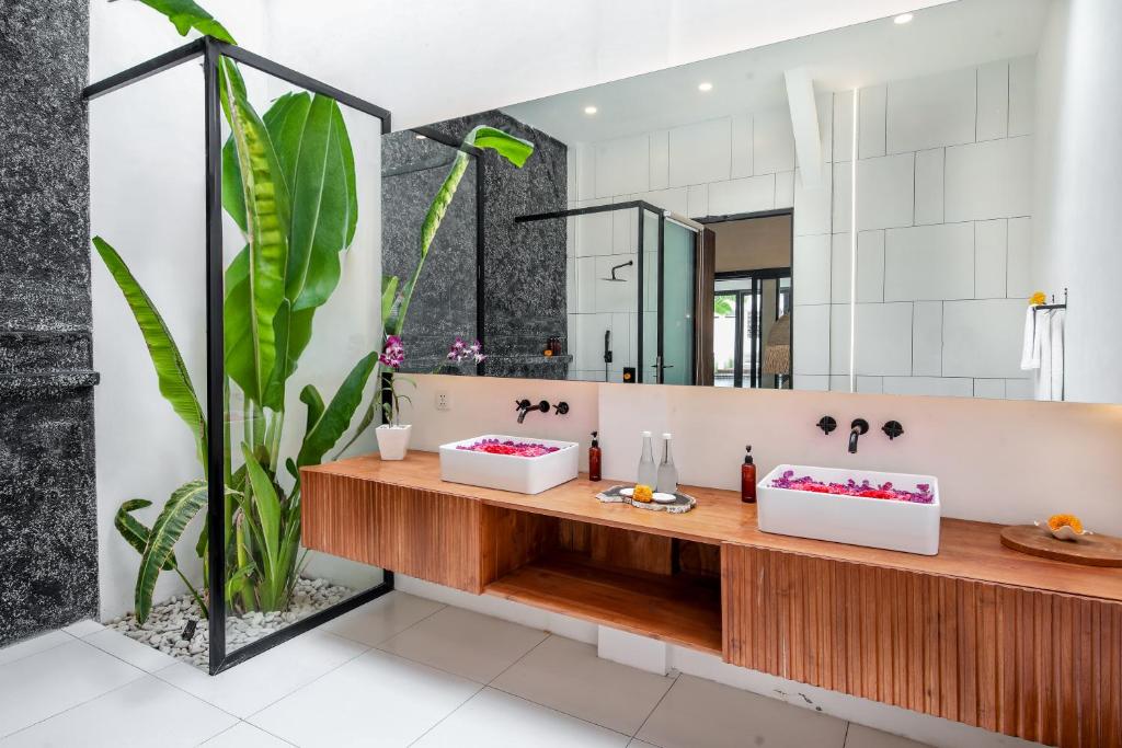 Villa Giraffe Seminyak, 4br short walk to Potato Head Villa Giraffe Seminyak, 4br short walk to Potato Head