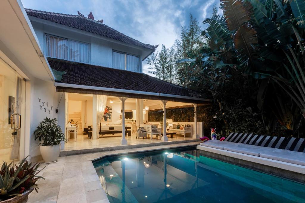 Esha Villa Drupadi Seminyak Esha Villa Drupadi Seminyak
