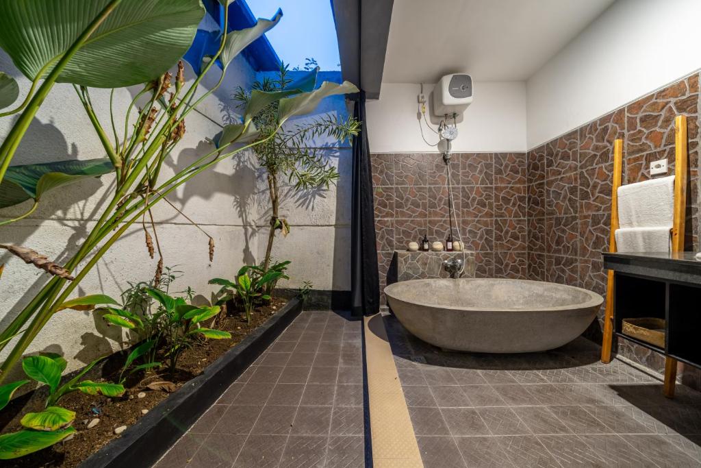 Sunbeji - 3BR Villa in Seminyak with Private Pool Sunbeji - 3BR Villa in Seminyak with Private Pool