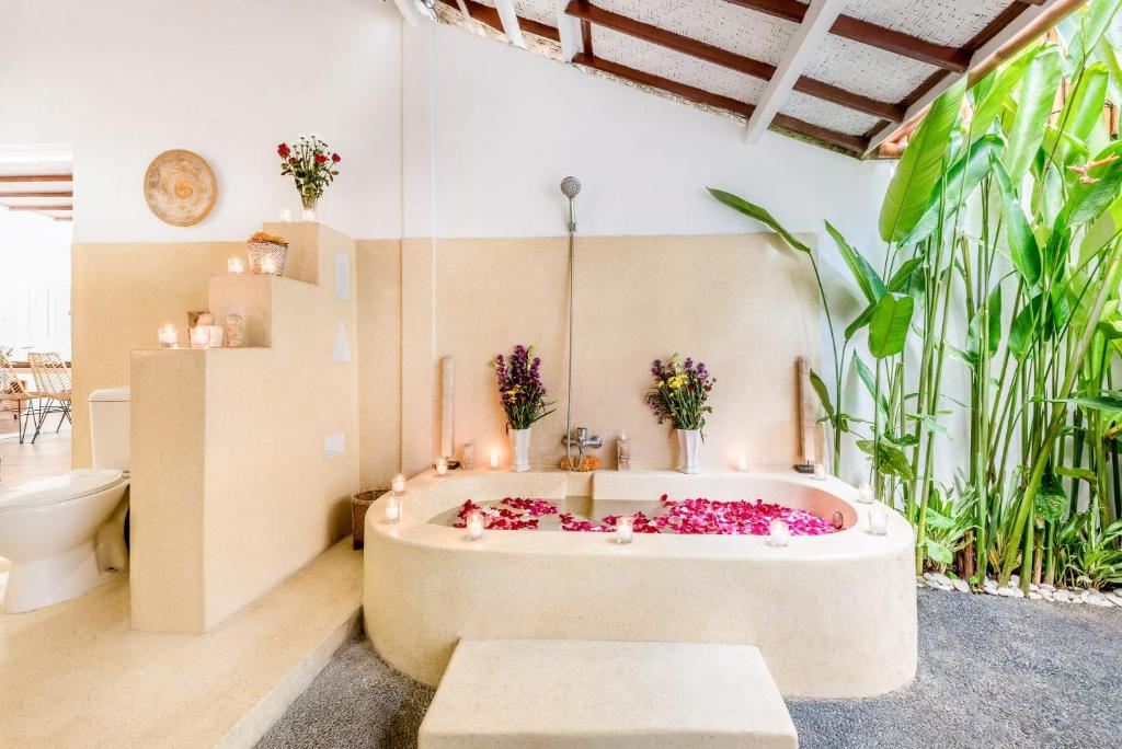 Villa Berlin - Private 6 BDR Villa in Seminyak with Pool and Garden