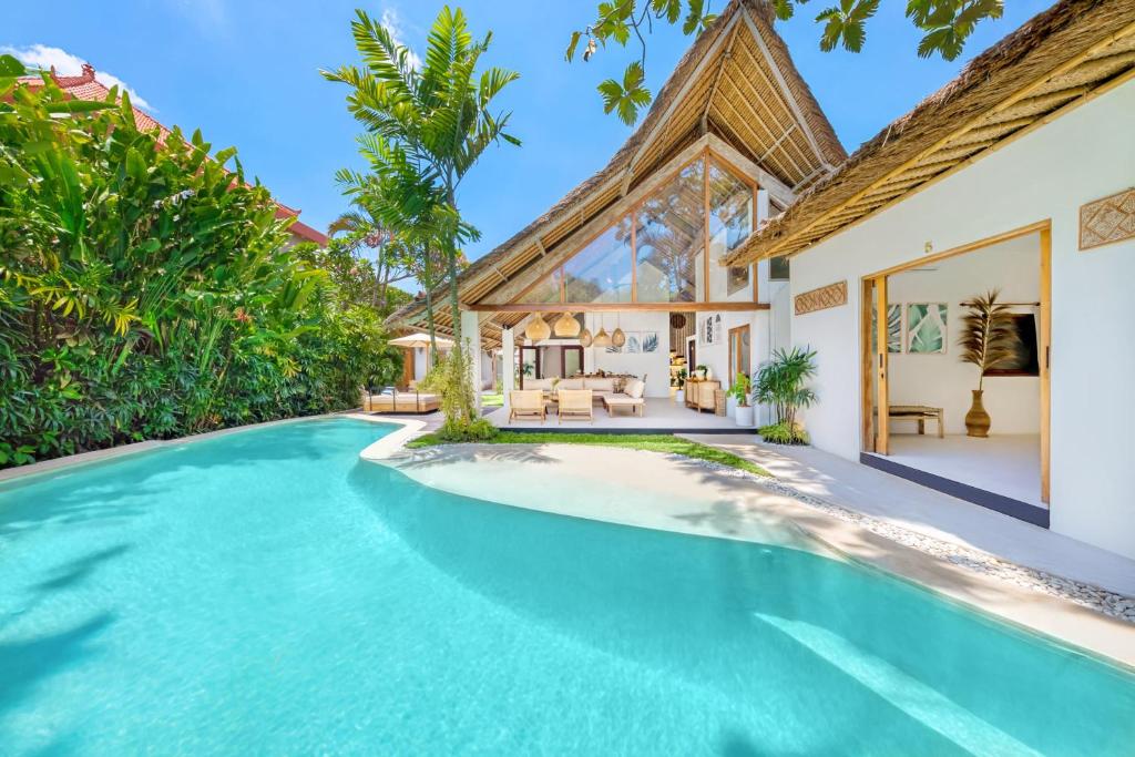 Villa Indigo - 5-BDR with huge pool and garden Villa Indigo - 5-BDR with huge pool and garden