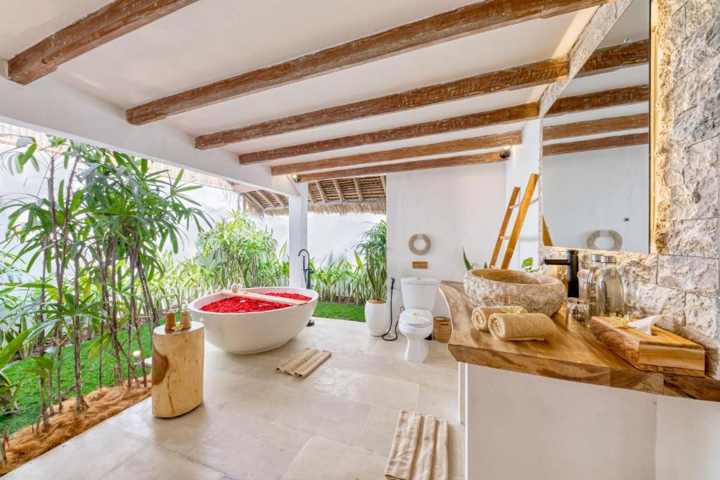 Villa Indigo - 5-BDR with huge pool and garden Villa Indigo - 5-BDR with huge pool and garden