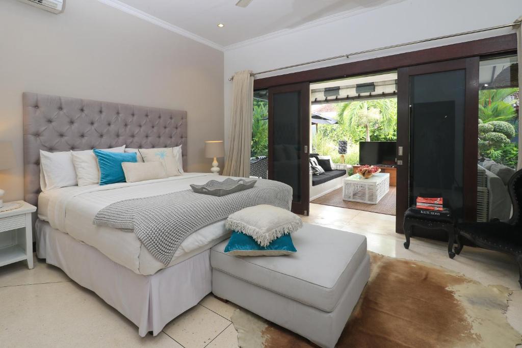Villa Bloom 1 - 4 bedrooms, 4 bathrooms, private pool close to the beach Villa Bloom 1 - 4 bedrooms, 4 bathrooms, private pool close to the beach