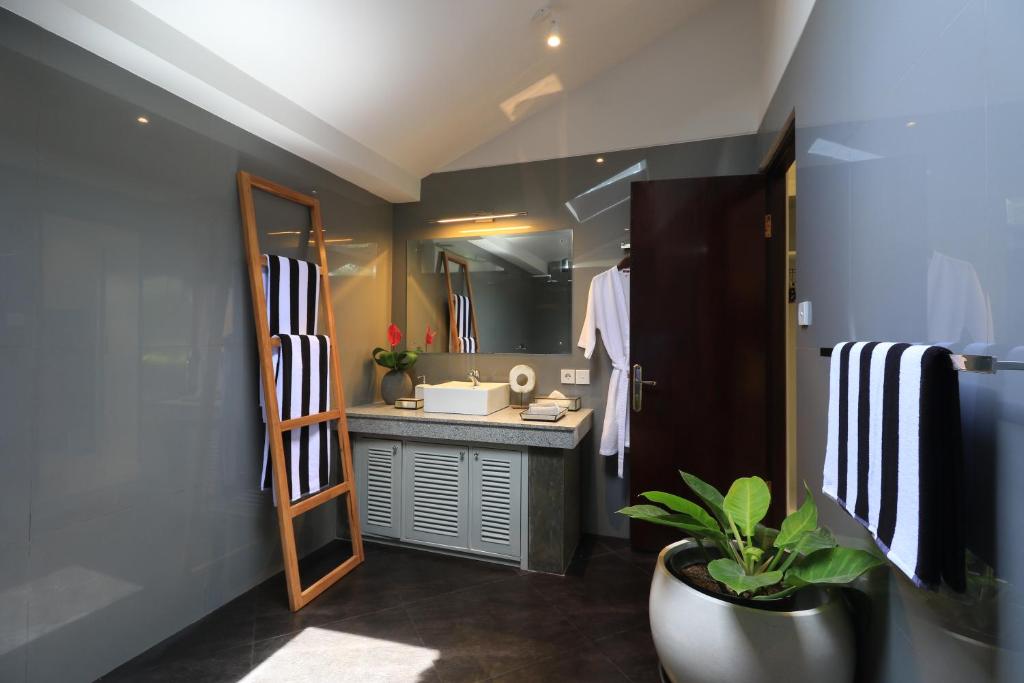 Villa Bloom 1 - 4 bedrooms, 4 bathrooms, private pool close to the beach Villa Bloom 1 - 4 bedrooms, 4 bathrooms, private pool close to the beach