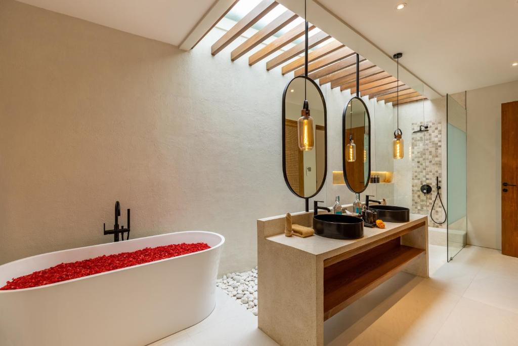 Premium 5 bd Luxury Central Villa 300m to beach & Mexicola Premium 5 bd Luxury Central Villa 300m to beach & Mexicola