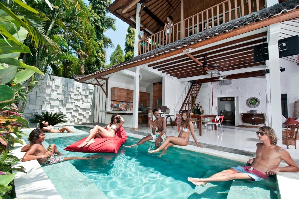 3BR Villa Hari - Minggu Villas Seminyak 3BR Villa Hari - Minggu Villas Seminyak
