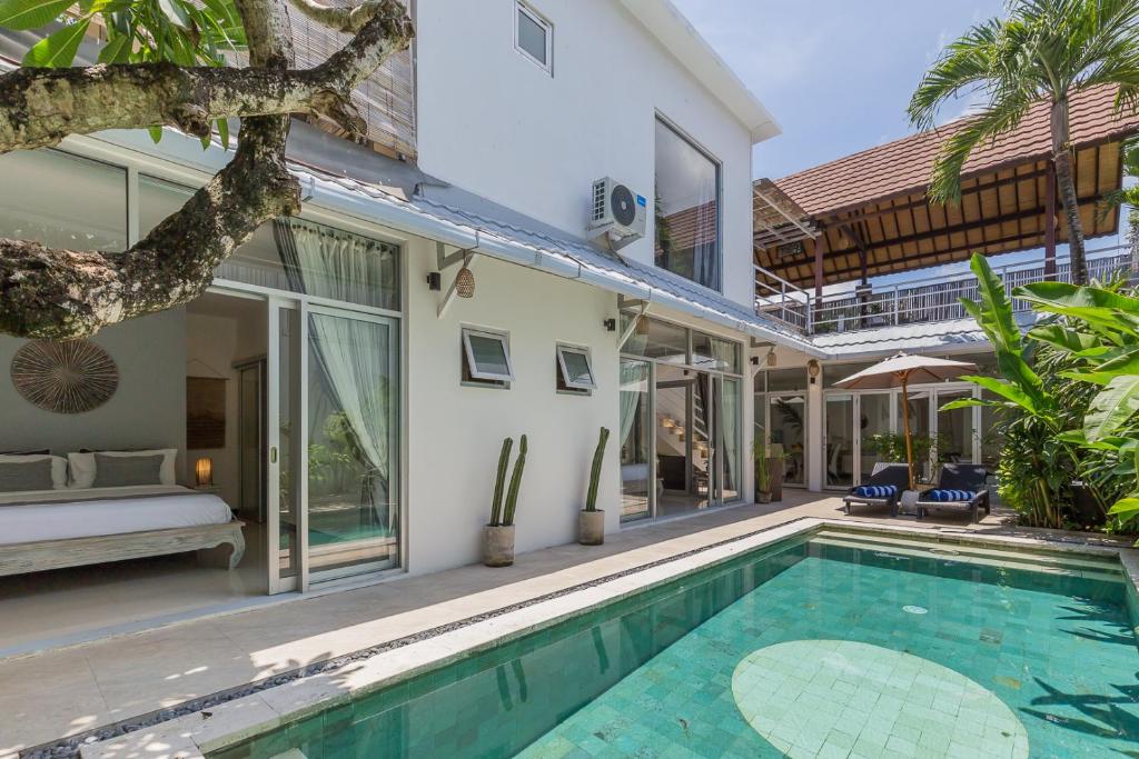 Cosy 3 BR villa with private pool in Seminyak Cosy 3 BR villa with private pool in Seminyak
