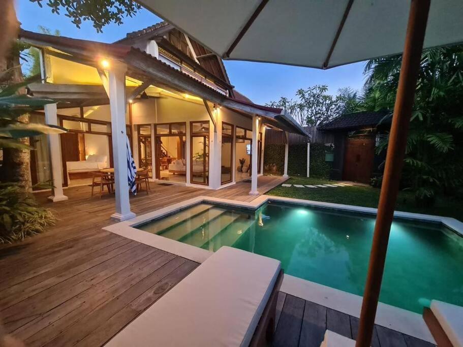 Savvy Villa, a Tranquil Oasis & Walk to the Beach Savvy Villa, a Tranquil Oasis & Walk to the Beach
