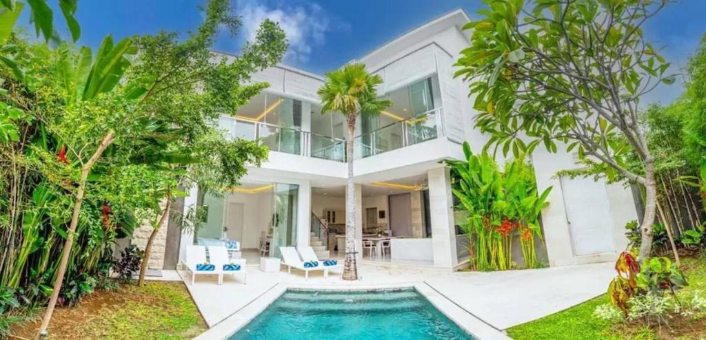 Fantastic 3 Bed Villa, Walk to Beach, Sunny Pool Fantastic 3 Bed Villa, Walk to Beach, Sunny Pool