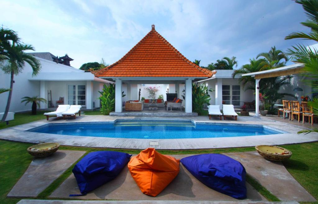 Villa Mutiara Putih by Optimum Bali Villas Villa Mutiara Putih by Optimum Bali Villas