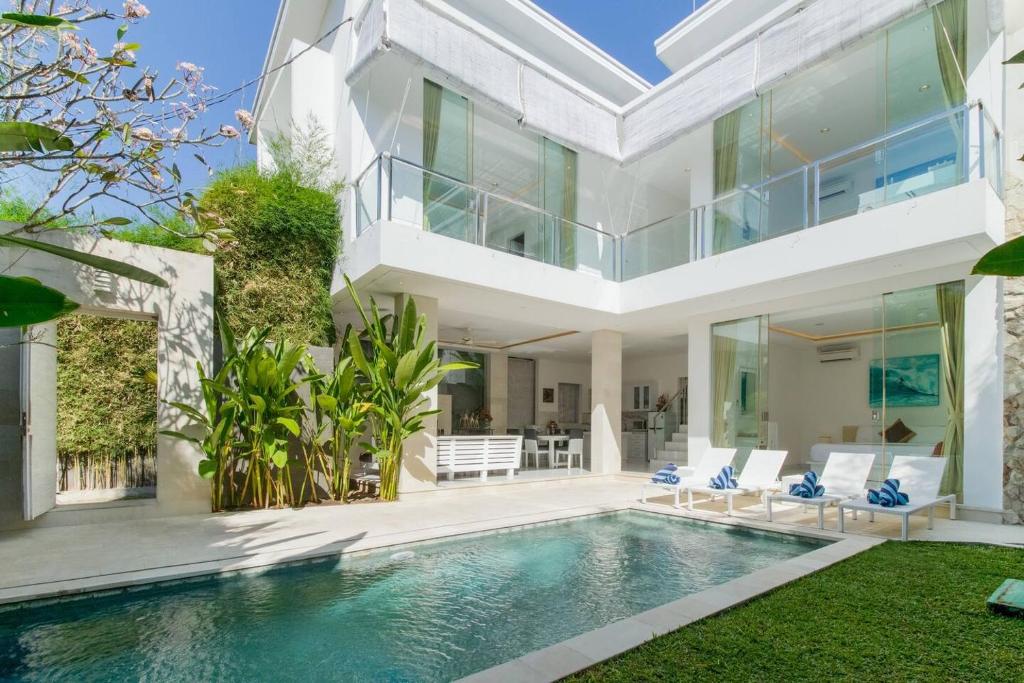 Superb 3 Bed Villa, Walk To Beach, Fast Wi-fi,