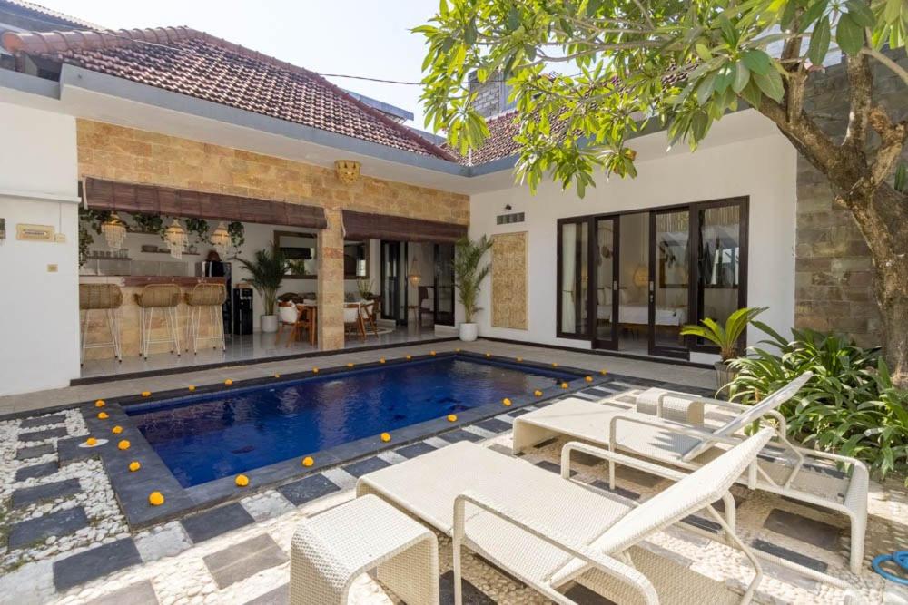 Cozy villa 2bdr in Seminyak , pool,800m beach