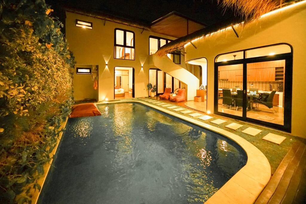Villa Raaadha 3BR modern design villa center of seminyak