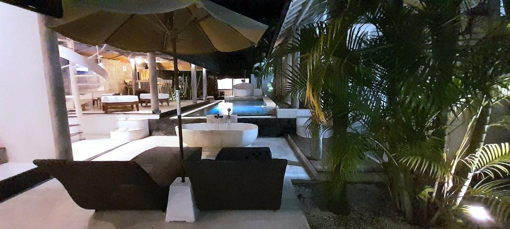 PROMO! Private Vacation Rentals Villa, 2 Pools,4 Bedrooms,4 Bathrooms, Bali Seminyak PROMO! Private Vacation Rentals Villa, 2 Pools,4 Bedrooms,4 Bathrooms, Bali Seminyak