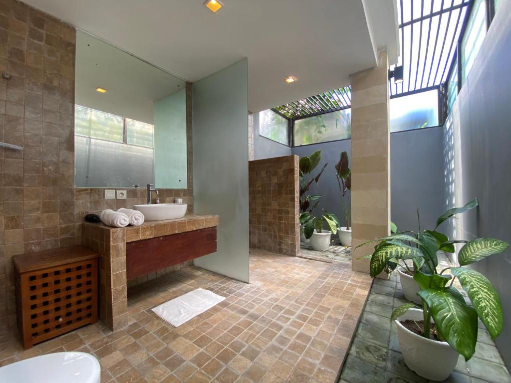 Spacious Villa in Petitenget Top Location