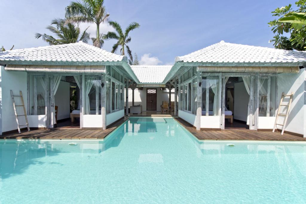 Villa Laksmana Hideaway 2 - Surrounded by water- 2bd villa with fantastic pool!