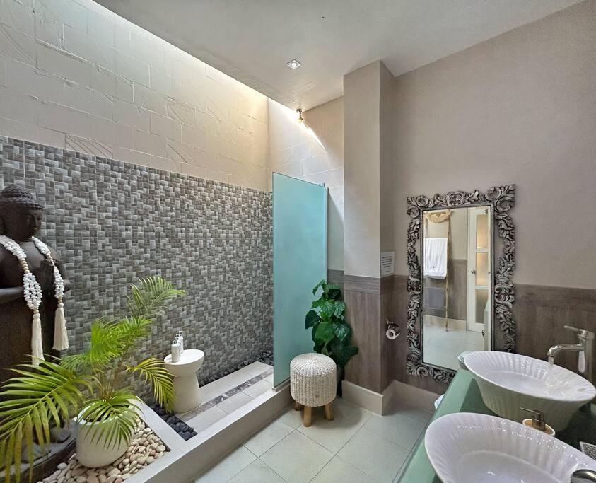 Frangipani Villa Seminyak - 2BR Pool Walk to Beach Frangipani Villa Seminyak - 2BR Pool Walk to Beach