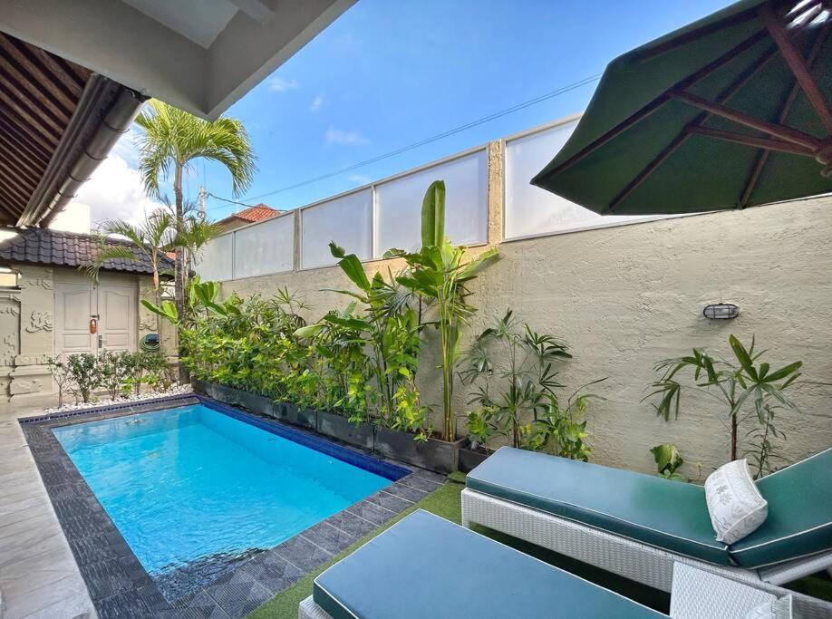 Frangipani Villa Seminyak - 2BR Pool Walk to Beach Frangipani Villa Seminyak - 2BR Pool Walk to Beach