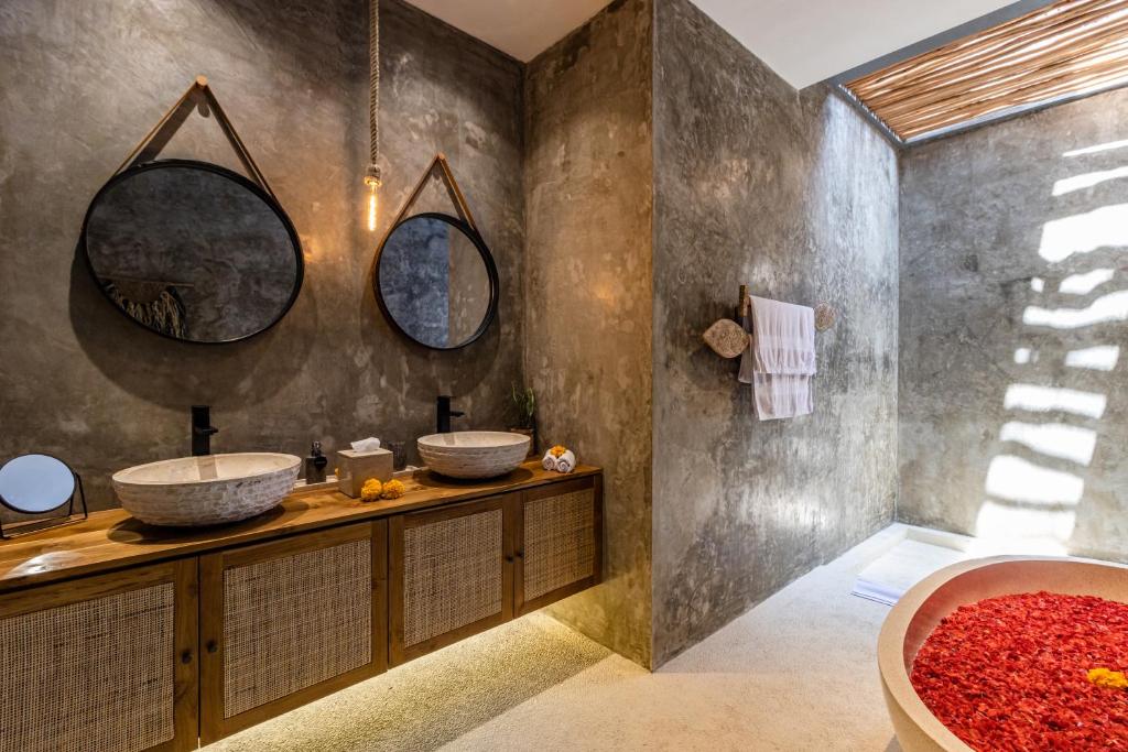 NEWLY RENOVATED trendy 4bd Pvt villa in Seminyak NEWLY RENOVATED trendy 4bd Pvt villa in Seminyak