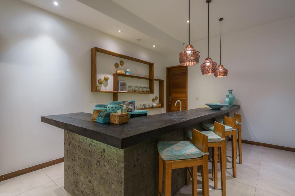 Villa Cuatro : Amazing 3BR Villa in Seminyak - Perfect Location