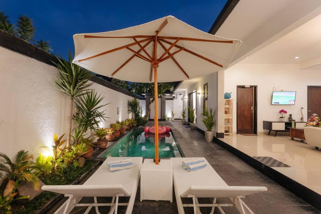 Villa Sri, Seminyak - 3 Bedroom Stylish Pool Villa! Villa Sri, Seminyak - 3 Bedroom Stylish Pool Villa!