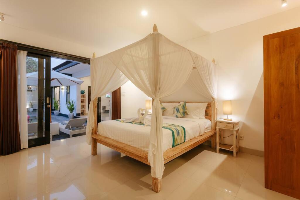 Villa Sri, Seminyak - 3 Bedroom Stylish Pool Villa! Villa Sri, Seminyak - 3 Bedroom Stylish Pool Villa!