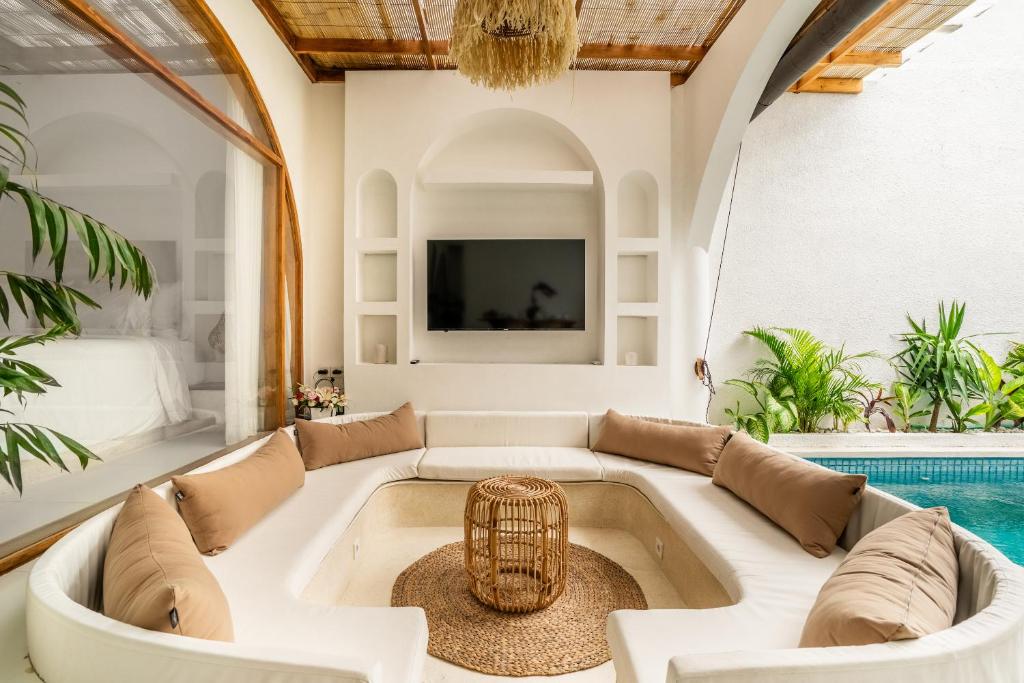 La Feliz Villa Seminyak - New Year's Offer La Feliz Villa Seminyak - New Year's Offer