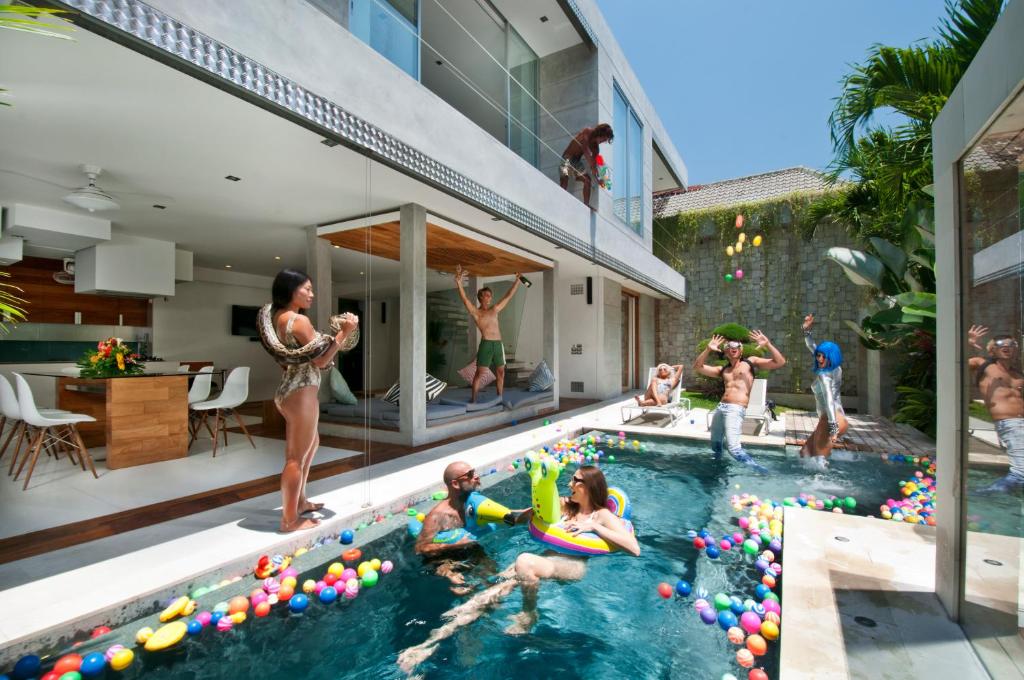 4BR Villa Minggu - Minggu Villas Seminyak 4BR Villa Minggu - Minggu Villas Seminyak