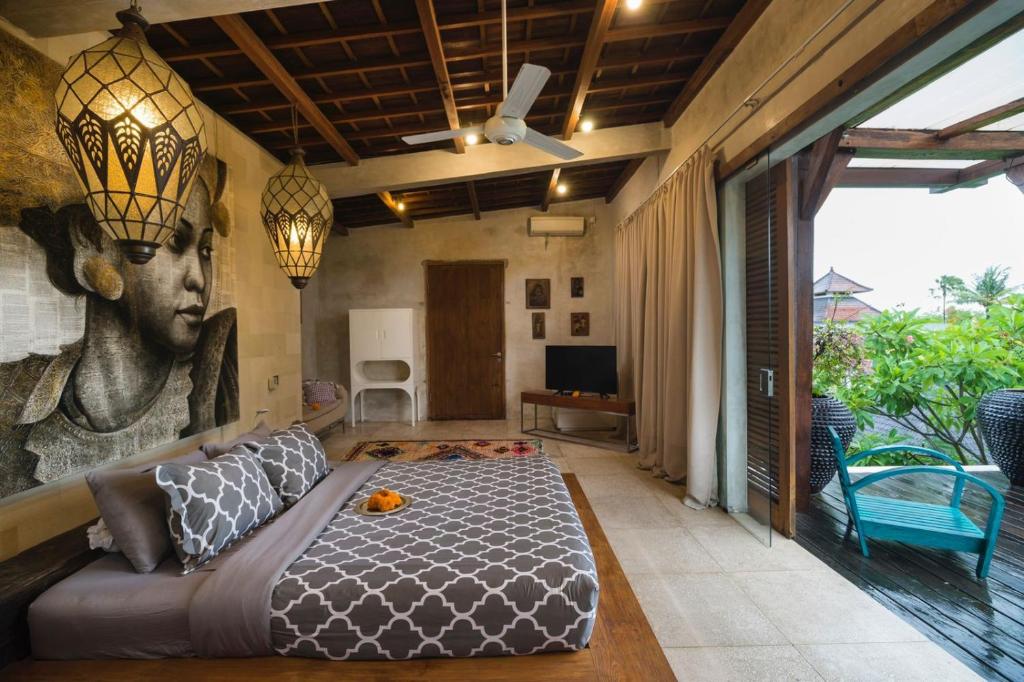 Tropical Villa Batik - Large Garden & Pool, Concierge! 3mins to Beach, Clubs, Cafes Tropical Villa Batik - Large Garden & Pool, Concierge! 3mins to Beach, Clubs, Cafes
