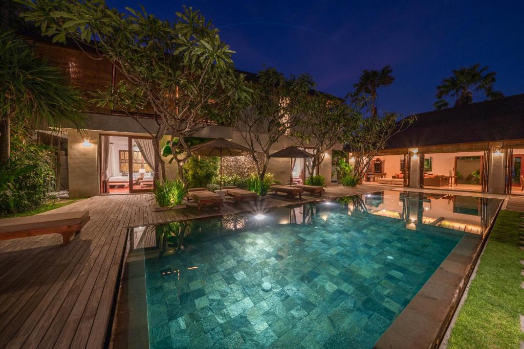 Villa Rubina - Luxury Pool Villa in Batu Belig Next to the Beach! Villa Rubina - Luxury Pool Villa in Batu Belig Next to the Beach!