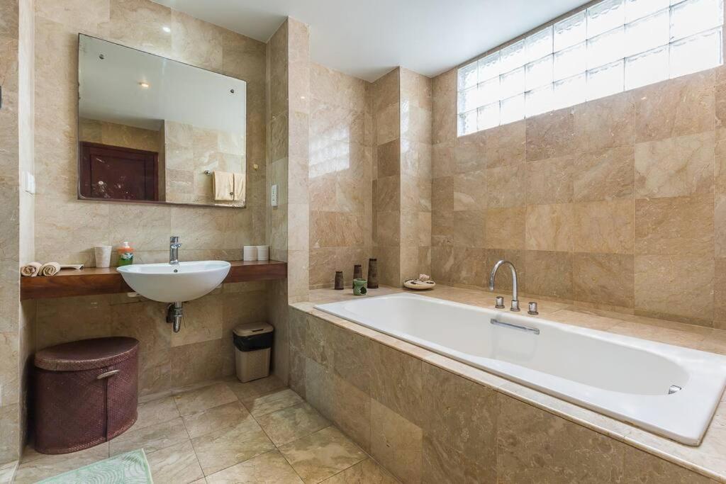 Quiet Central Seminyak 2bd 2 bath and walk to eat st Quiet Central Seminyak 2bd 2 bath and walk to eat st