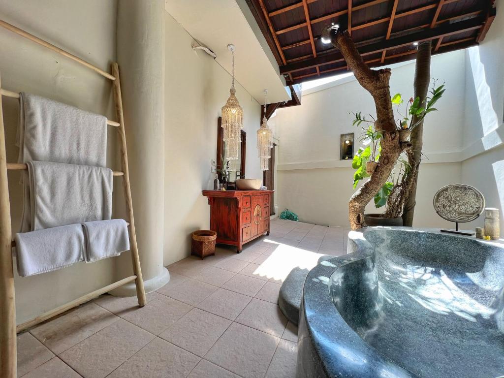 Villa Nicole 5BR Paradise, quiet area in Central Oberoi Seminyak Villa Nicole 5BR Paradise, quiet area in Central Oberoi Seminyak