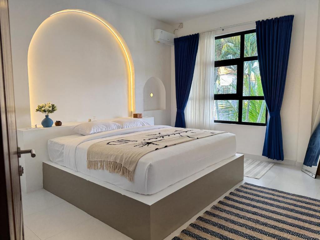 3BR Artful Retreat with Private Pool, Bathtub in Seminyak, 10 min to beach 3BR Artful Retreat with Private Pool, Bathtub in Seminyak, 10 min to beach