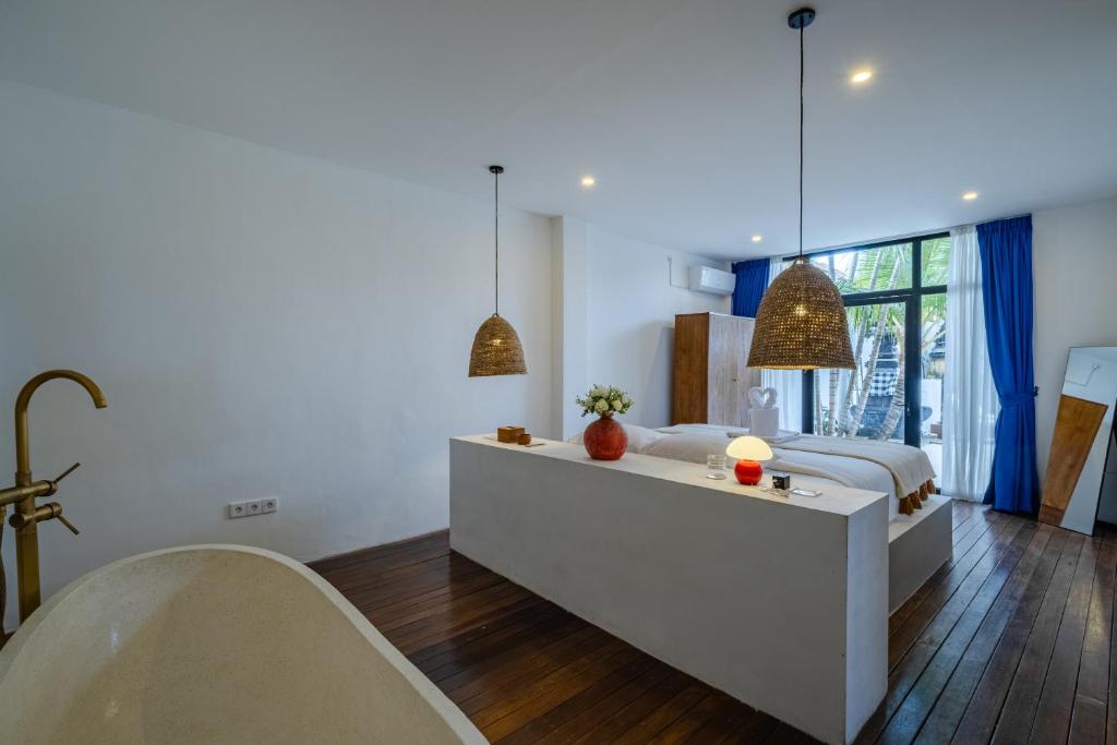 3BR Artful Retreat with Private Pool, Bathtub in Seminyak, 10 min to beach 3BR Artful Retreat with Private Pool, Bathtub in Seminyak, 10 min to beach
