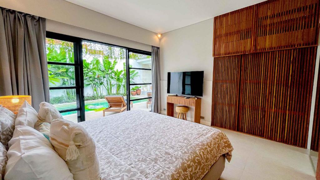 Villa Elea - Bright & Modern 2BR Villa in Seminyak with Private Pool and Sunset Rooftop Villa Elea - Bright & Modern 2BR Villa in Seminyak with Private Pool and Sunset Rooftop