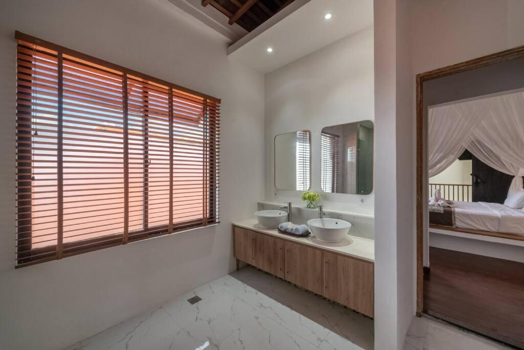 Balinese Luxury Amisha Villa: 4BR in Seminyak Balinese Luxury Amisha Villa: 4BR in Seminyak