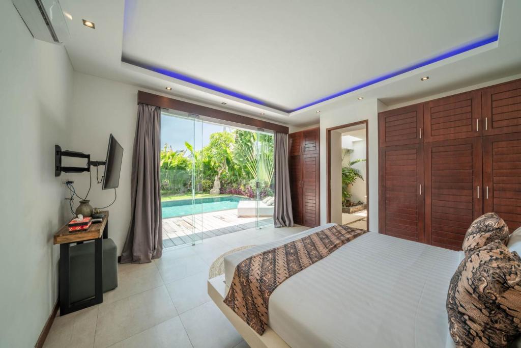 Villa Tira - Elegant 3BR in Central Seminyak Villa Tira - Elegant 3BR in Central Seminyak